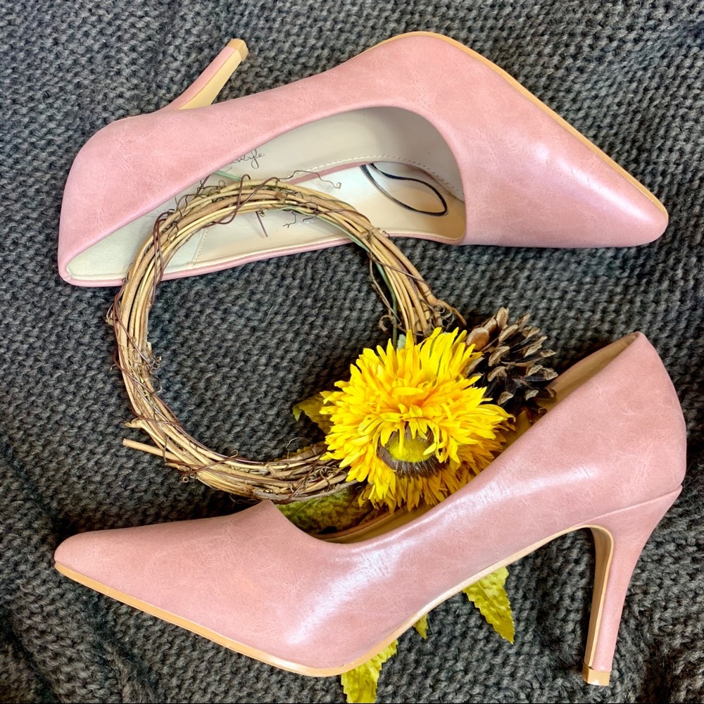 Jessica Carlyle Classic Dusty Rose Pumps